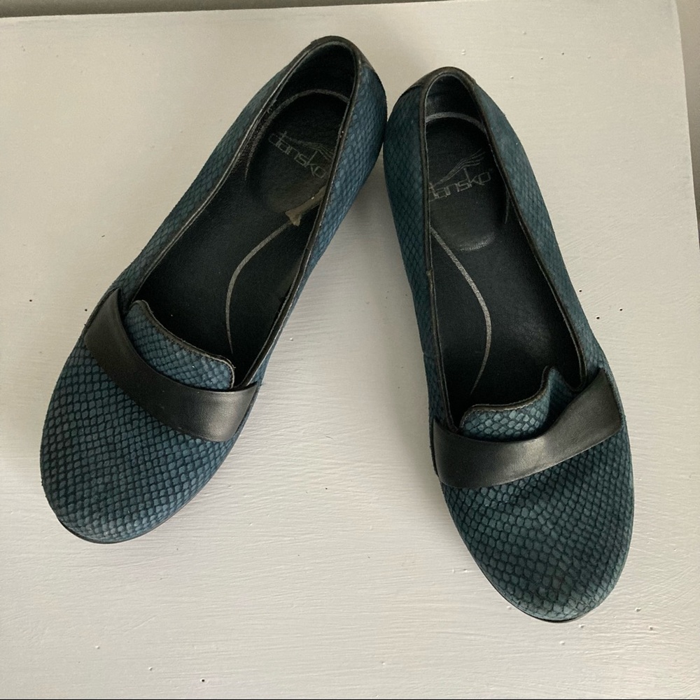 Dansko Oskana Closed Toe Blue Comfort Clog Heeled Flat, size 39